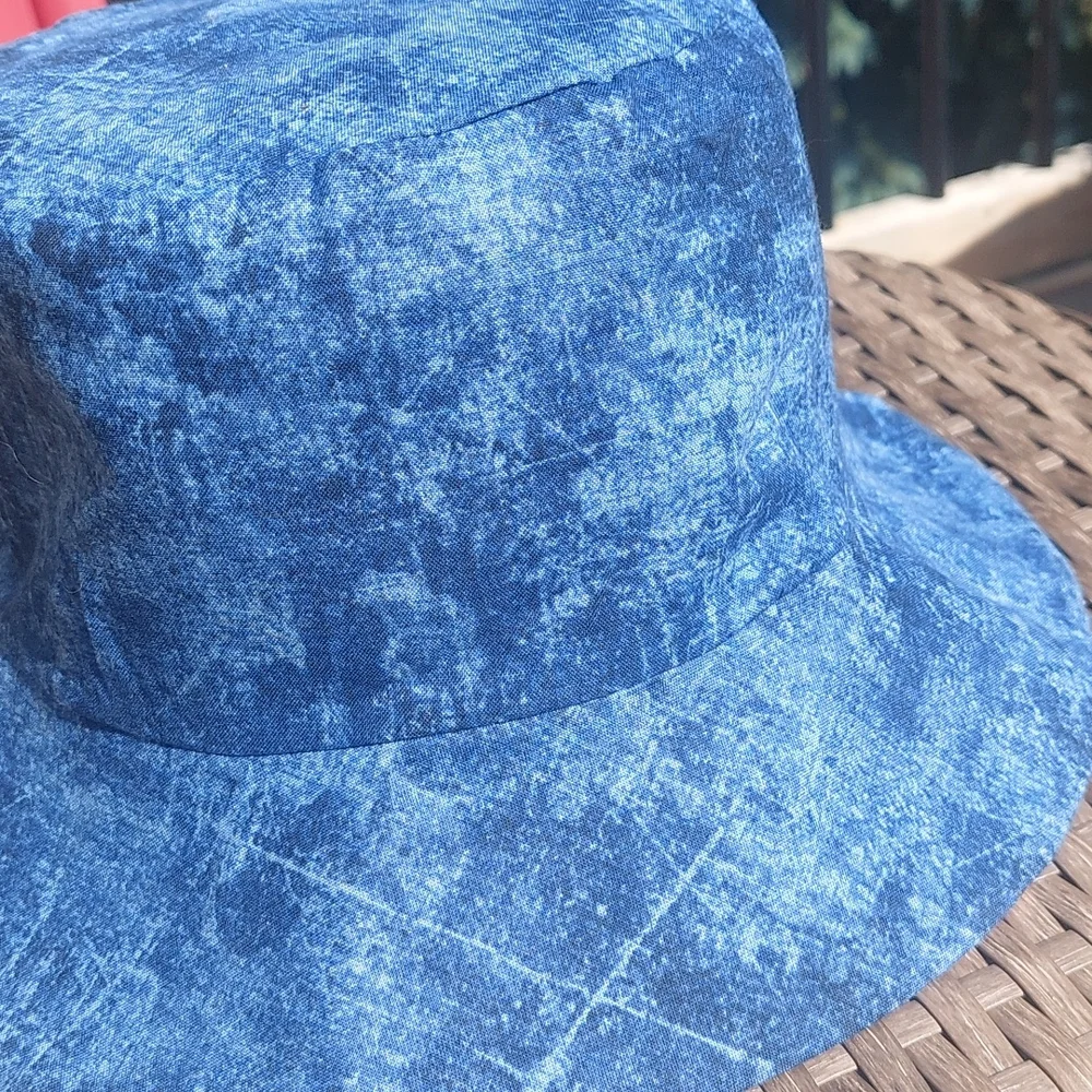 Reversible hat - Picture 5 of 7